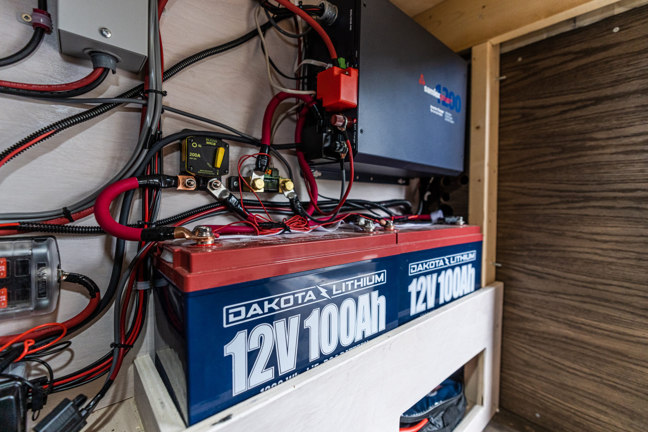 Dakota Lithium 12V 100 Ah in series